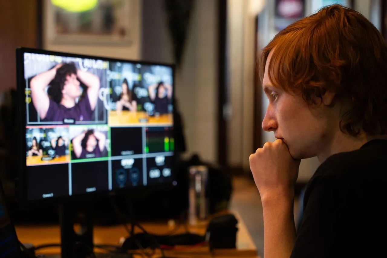 DuneVision producer monitoring a live show multiview during production
